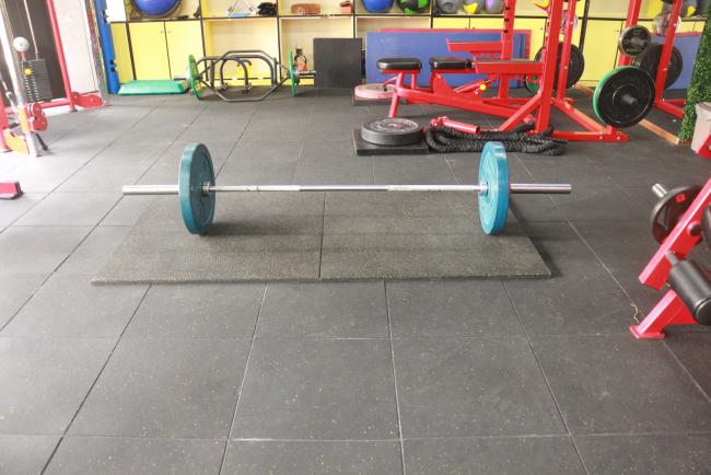 Sports floor tile in gym setting