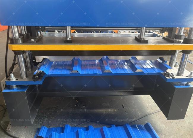 Cutting section of roll forming machine