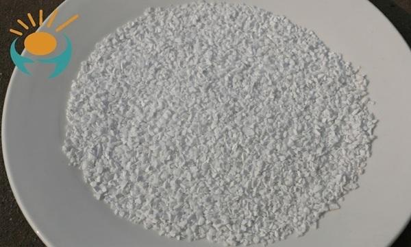 White granular tabular alumina aggregates with well-developed crystal structure