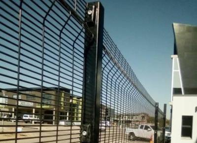 China 80x80mm Post Green Powder Coated 2.5x2.0m 358 Security Fencing for sale