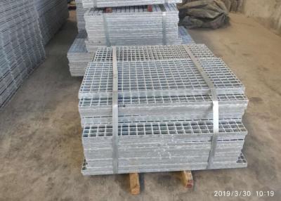 中国 構造部品および金属の仕事のための熱い浸された電流を通された頑丈な鋼鉄格子 販売のため