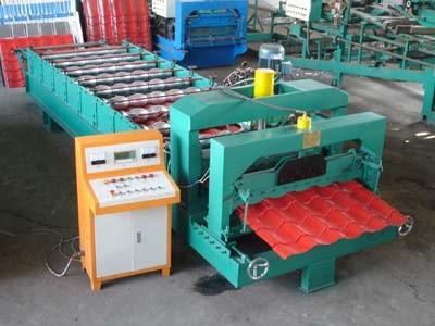 China Auto Cutting Glazed Tile Machine / Corrugated Roofing Sheet Making Machine 1.2 Inch Chain for sale