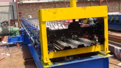 China Decking automático del piso que forma las baldosas de acero del metal de la máquina que hacen la máquina en venta