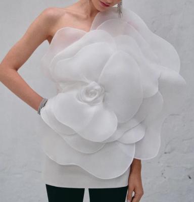 China Apparel Custom Vendor High End Slanted Shoulder Flower Dress Sleeveless Skirt White Wedding Dress for sale
