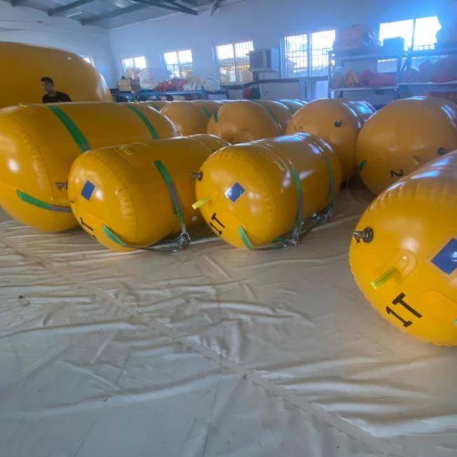 Underwater Air Lift Bag in operation