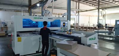 中国 人工的な板ワードローブのキャビネットのボーリング機械CNCの単一のドリル6の側面 販売のため