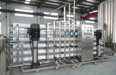 China La purificación del agua de la ósmosis reversa trabaja a máquina conveniente para mediados de - las empresas de la escala en venta