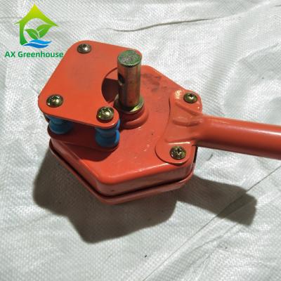 China Self Locking Lightweight Hand Crank Film Roller Agriculture Greenhouse Accessories for sale