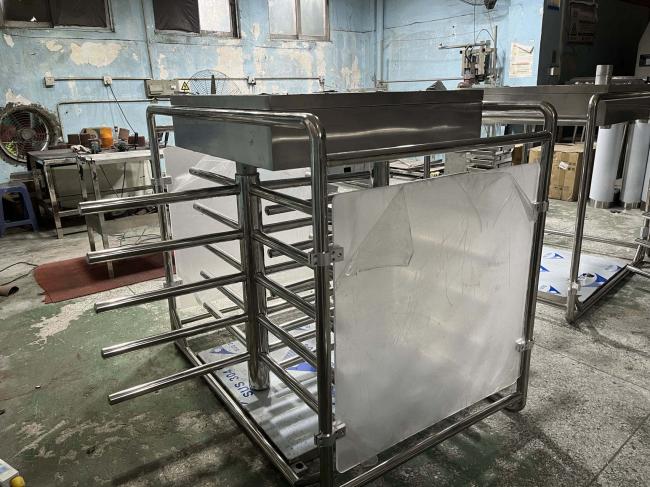 Sinomatic 304 Stainless Steel Half-Height Turnstile with RFID/QR Code Reader