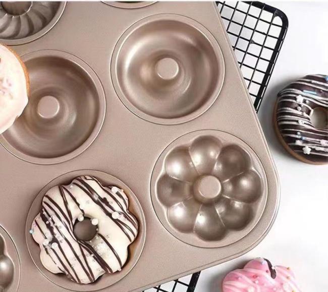 Cute Cartoon Bakeware Set for Baking Cakes, Cookies, and Breads