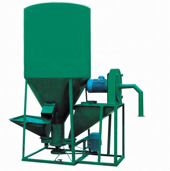 Animal feed grinder and mixer
