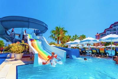China OEM Hot Sale Amusement Park Products Outdoor Tube Designer Fiberglass Water Slides à venda