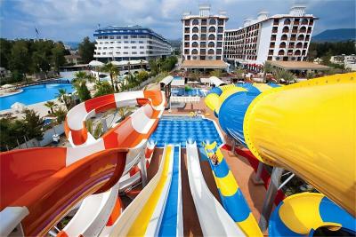 China OEM Outdoor Water Amusement Park Adults Water Pool Fiberglass Slide for Sale en venta