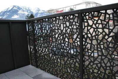 China Powder Coated Decorative Outdoor metal screen Villa Garden Aluminum panel perforated Fence for sale