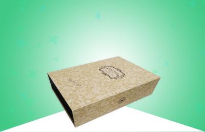 中国 フラット パックの設計ボール紙のギフト用の箱、浮彫りになることを用いる装飾的なギフト用の箱 販売のため