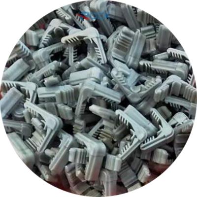 Китай Ровная штепсельная вилка поверхности в пластиковом угловом ключе угла окна соединителя UPVC продается