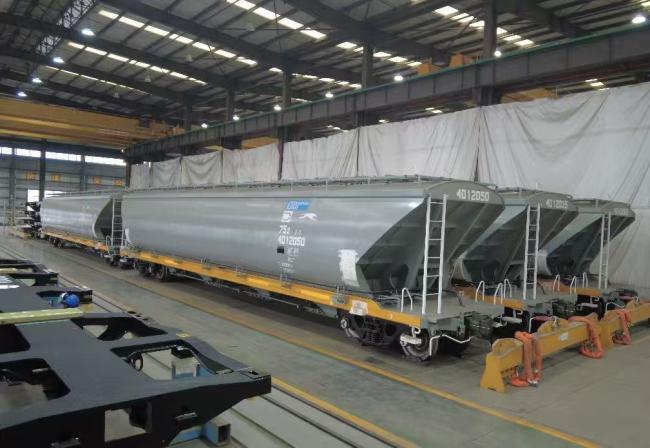 RTH03 Grain Hopper Wagon showing design and structural features