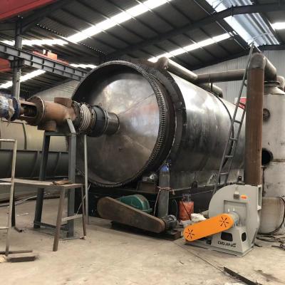 China Pyrolysis Machines for Converting Small Waste Plastic to Diesel Fuel Oil 380V Voltage for sale