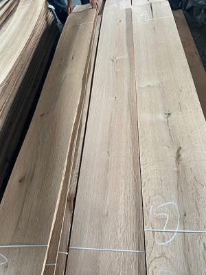 China 12% Moisture White Oak Wood Veneer Plain Sliced 2mm Thickness Engineered for sale