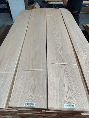 China ISO9001 Red Oak Wood Veneer 245cm Flat Cut 12% Moisture Medium Density for sale