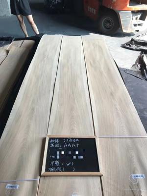 China Crown Cut White Oak Wood Veneer 15cm Width For Fancy Plywood for sale