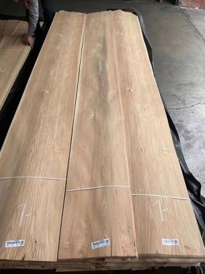 China Crown Cut Knotty Hickory Wood Veneer 0.40MM Thickness for sale