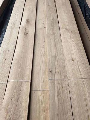 China Panel Length Knotty Oak Wood Veneer For Rustic Style Furniture for sale
