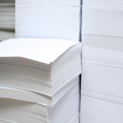 China Impresión de papel de copia de tamaño A4 Blanco 80 gramos de alto brillo Superficie lisa en venta