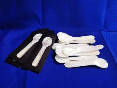 China White Color Natural Mother Of Pearl Caviar Spoon  3.5 Inch And 4.7 Available MOP SPOON in paper sleeve en venta