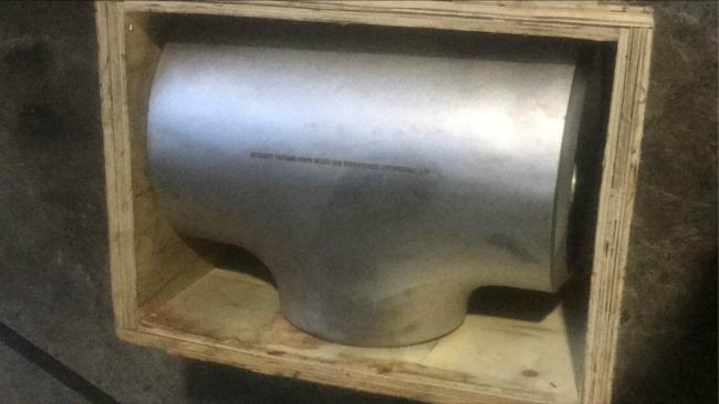 Alloy Steel Pipe ASTM A860 WPHY52 Barred Tee ASTM B16.9 4'' X 4'' SCH80 1
