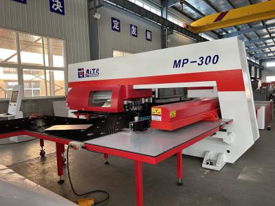 中国 200kN CNCのタレットの出版物0.05mmの反復性の正確さCNCの版の打つ機械 販売のため