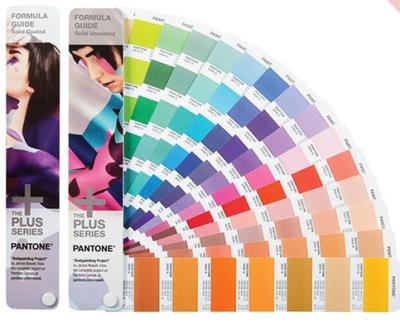 Chine La gravure imprimant le guide de formule d'échantillons de couleur de Pantone a enduit/non-enduit à vendre