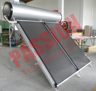 China Calentador de agua solar portátil 300 litros, sistema solar del calentador de agua de la pantalla plana en venta