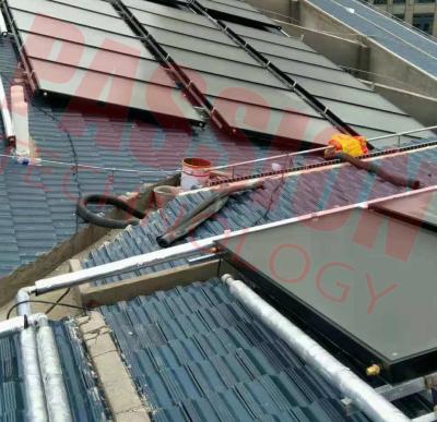 China Cobre de energía solar del rojo del colector solar de la pantalla plana del calentador de agua del tejado de energía solar en venta