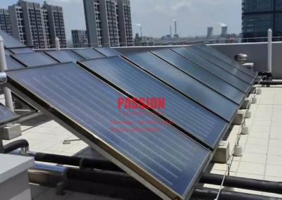 China Água solar lisa Heater Hotel Solar Heating da placa lisa do tela plano da soldadura ultrassônica do coletor do titânio azul à venda