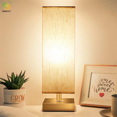 Chine Lampe nordique de table de chevet en bois solide LED de protection oculaire avec de la toile carrée à vendre