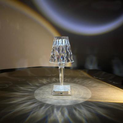 Chine 7x15.5cm Crystal Clear Bedside Table Lamp Diamond Table Lamp décoratif de luxe à vendre