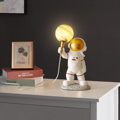 China 20x37cm Resin Kids Bedside Table Lamp Astronauts Table Decorative Lamp for sale
