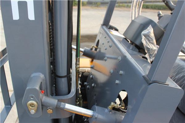 China 2.5 Ton Liquefied Petroleum Gas Forklift with Gas Cylinder