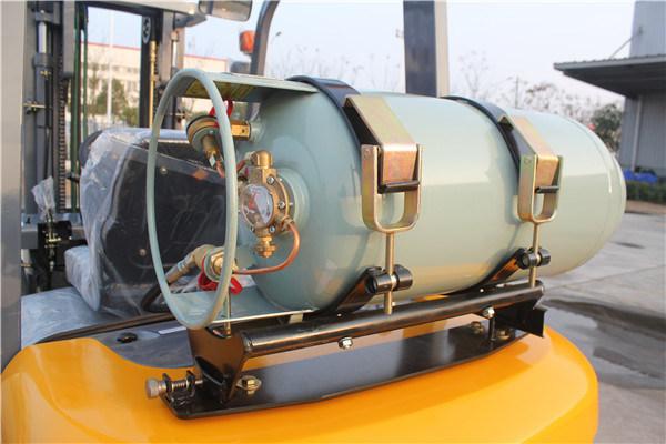 China 2.5 Ton Liquefied Petroleum Gas Forklift with Gas Cylinder