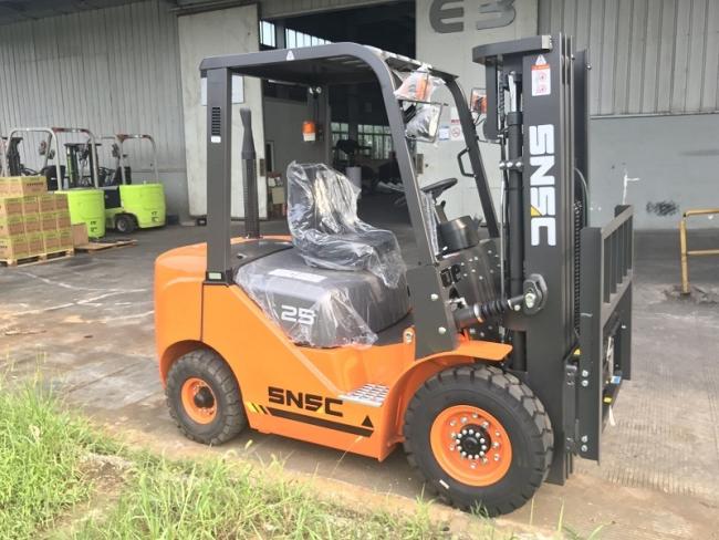 Snsc Powered Pallet Truck 2.5 Ton Capacity Forklift