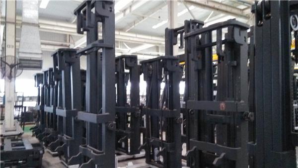 4 Wheet Electric Forklift 1.5t with 3 Stage Mast and 5m Lifting Height