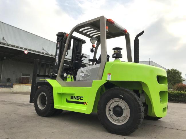 FD50 Diesel Forklift Operational View