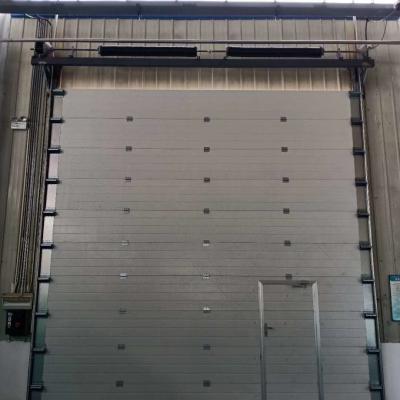 Китай Промышленная дверь гаража панели 0.45mm Sandswich секционная надземная продается