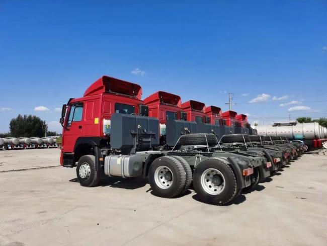 China Trucks Used 2017 2018 2019 2020 CNG T7h 430HP A7 C7h Sitrak 440HP Tractor Trailer Truck Head Towing Truck