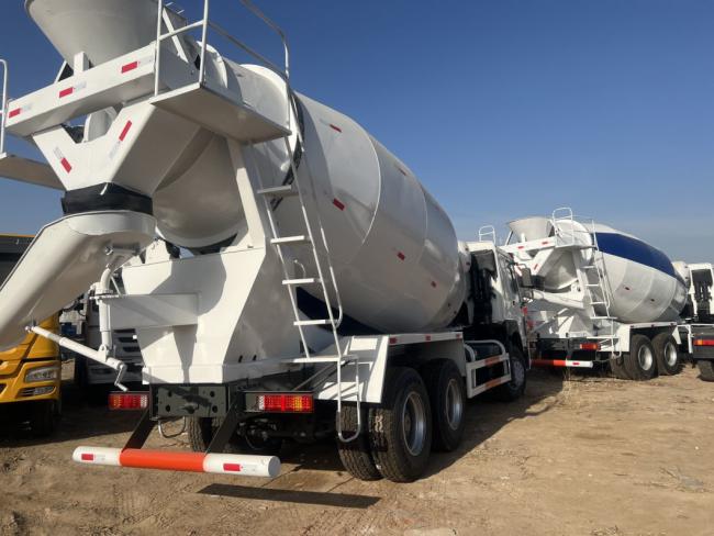 Heavy Duty Sinotruck 12 M3 Construction Cement Concrete Mixer Mixing Tank Truck