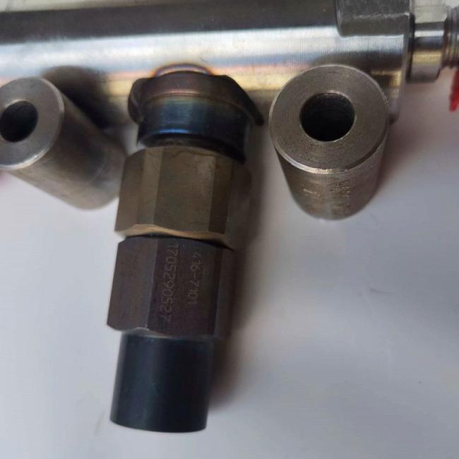 Original New C6.4 Engine Fuel Common Rail 320d Excavator Parts 438-3416