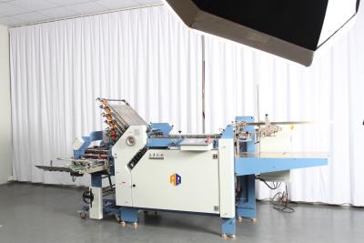 Китай Высокоскоростная бумажная складывая машина A4 с 12 пружинящий карман из листовых сталей и папкой ножа продается