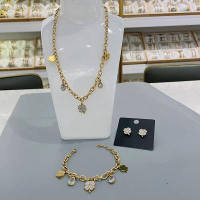 China 3Pcs Jewelry Set Heart Pendant Necklace Crystal Stud Earrings Shiny Heart Bracelet Cubic Zirconia Love à venda