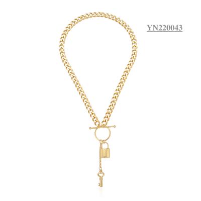 China Key Lock Pendants Buckle Torque Jewelry Necklace 18k Gold Stainless Steel Chain for sale